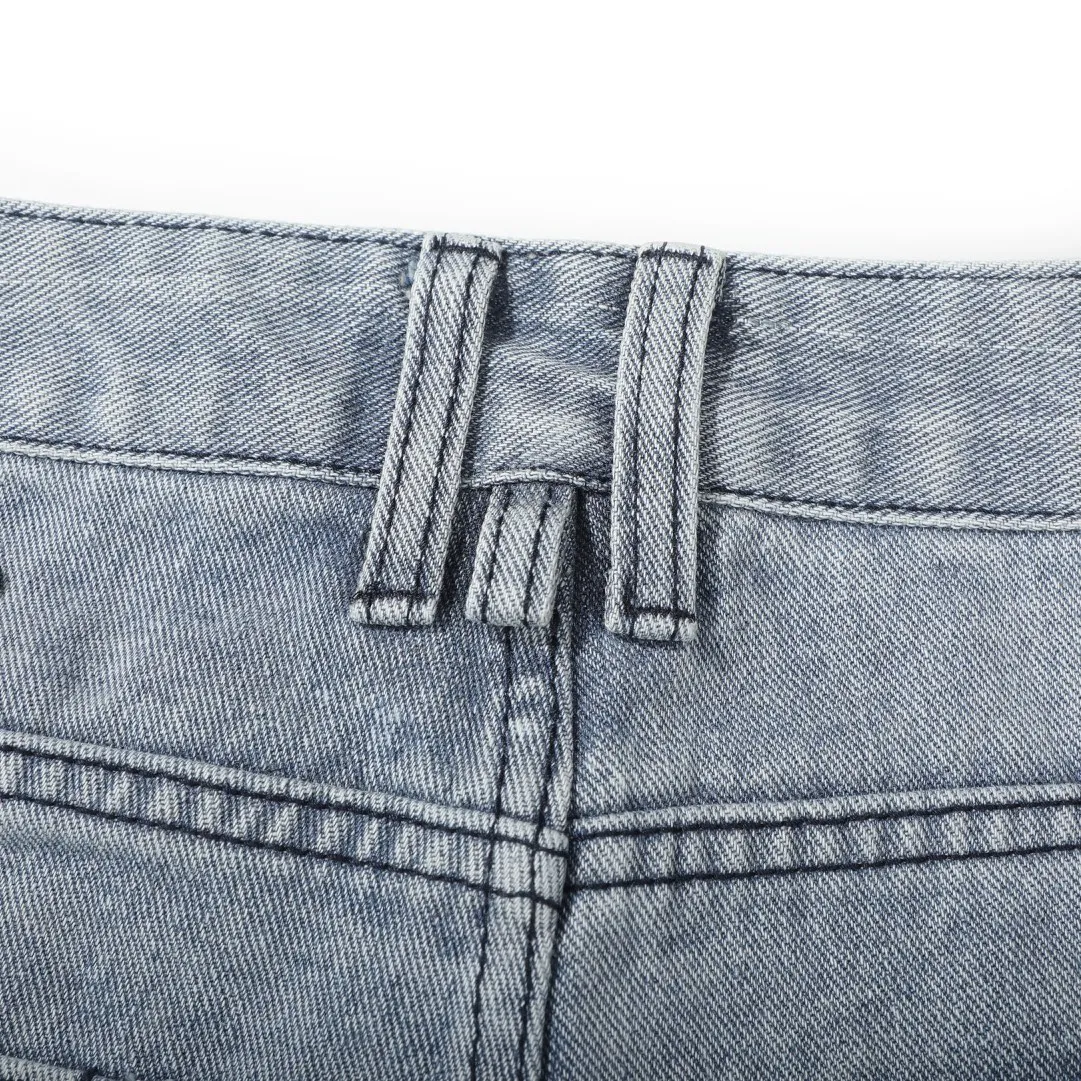 P290 (top version) Chrome hearts new city-limited flame blue jeans Chrome hearts city-limited jeans Hardware customization Original development vintage levis American-made 501 black and gray base version Levi's American-made 501 base version Imported sheepskin 925 silver remake [Top heavy industry fashion design] Consistently high-street luxury style. Speaking of this style, the Zangyin family and GU family are definitely the leading representative brands. Especially the Zangyin family has really achieved a state-of-the-art effect in creating high-street style. The unique washed material is used to create this style. The color system is already quite eye-catching. After it is decorated with patchwork cross flowers, it cleverly highlights the charm of the brand. Secondly, this style uses classic The high-waist cutting design highlights the long legs and fashionable temperament of the upper body. The brand is highly recognizable and the slim fit configuration is more suitable for daily wear. It is a product that interprets personality, fashion, and specifications at a glance. This single product is enough to make any fan excited. It can be a white T-shirt for a youthful college style, or a tight suspender for a royal style. It has strong matching ability and can be easily controlled by men.  [Materials and craftsmanship] Needless to say, this point goes without saying. As an excellent craftsman brand, Zangyin’s requirements for details and craftsmanship are really perfect. The washed color of this model has gone through so many processes, not to mention the embellishment of denim appliques. It is also purely hand-made and sewn. Just like what they believe in, only hand-made things have soul and have the meaning of wear. A top-notch heavy-duty fashionable denim item, I look forward to your perfect interpretation! !  Color: Blue Size: S M L XL